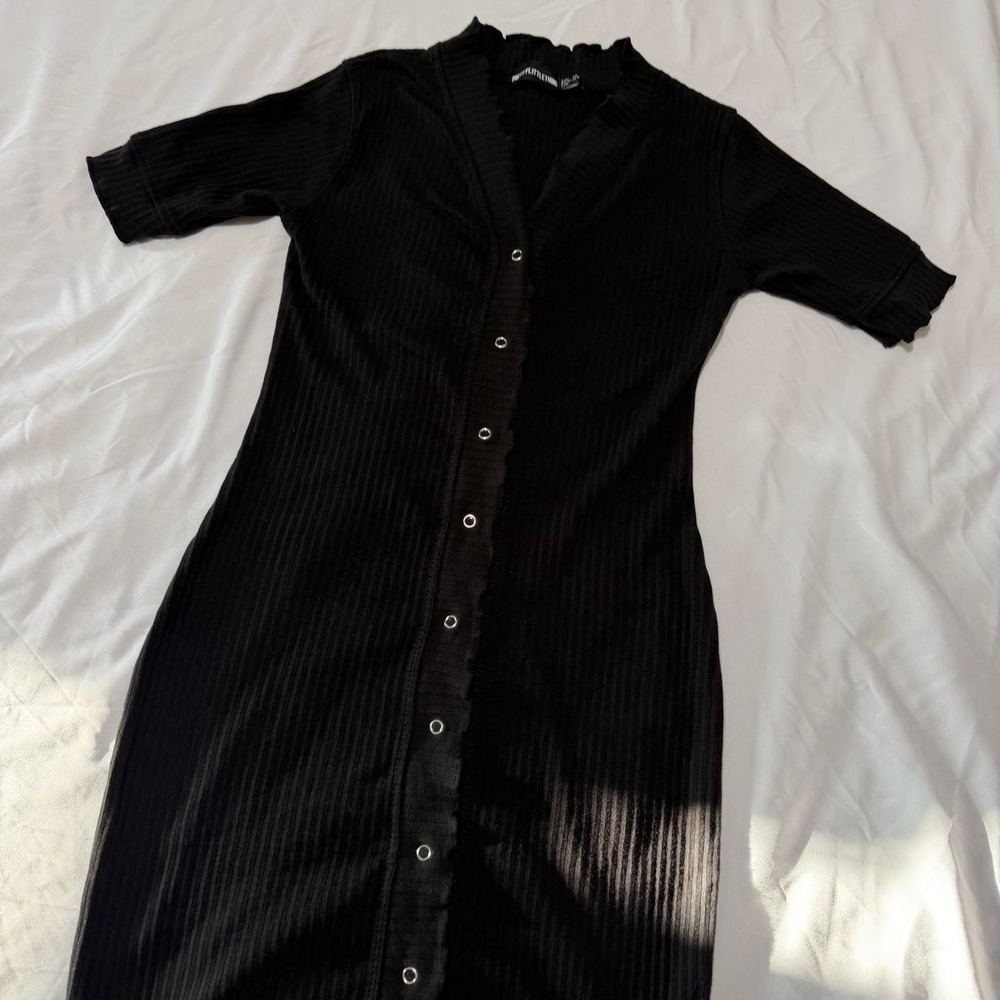 PrettyLittleThing Black Ribbed Snap Front Mini Dress V-Neck Lettuce Trim Size 2